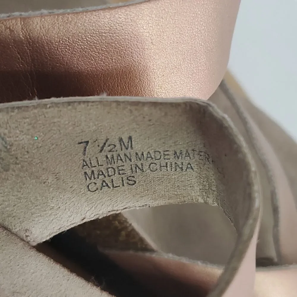 CLIFFS by White Mountain Calis Women's Size 7.5 Rose Gold Slip On Buckle Sandals